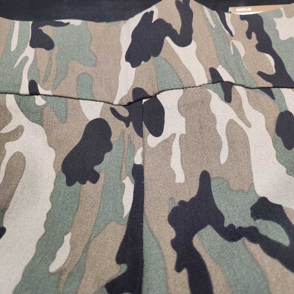 Cooper & Ella Women's Super Stretch Wrinkle Resistant Camouflage Pants Size 10 - Picture 9 of 10